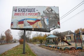 Білборд з написом "В майбутнє - разом із росією!" в деокупованому Херсоні