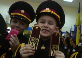 Schoolchildren received cadet shoulder straps at the lyceum-boarding school of the Cadet Corps