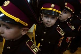 Schoolchildren received cadet shoulder straps at the lyceum-boarding school of the Cadet Corps