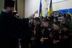 Schoolchildren received cadet shoulder straps at the lyceum-boarding school of the Cadet Corps