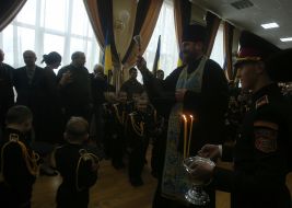 Schoolchildren received cadet shoulder straps at the lyceum-boarding school of the Cadet Corps