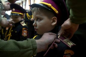 Schoolchildren received cadet shoulder straps at the lyceum-boarding school of the Cadet Corps