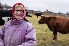 Местная жительница  в селе Посад-Покровское