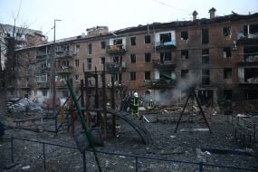 Последствия ракетных обстрелов российских оккупантов в Вышгороде