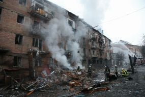 Последствия ракетных обстрелов российских оккупантов в Вышгороде