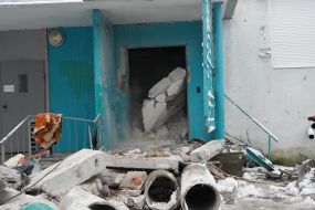 Dismantling the rubble of destroyed buildings in Kharkov