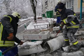 Dismantling the rubble of destroyed buildings in Kharkov