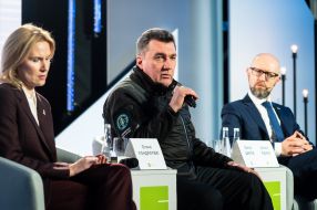 Olena Kondratyuk, Oleksandr Danilov, Arseniy Yatsenyuk