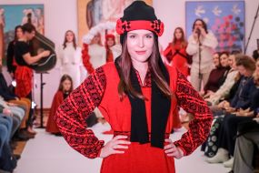 Показ колекції теплого щоденного етнічного одягу бренду СТРІЙ