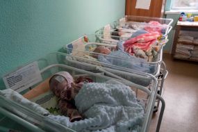 Children in the neonatal pathology department at the Neonatology Center