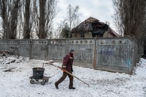 Поврежденное админздание в Киеве