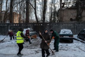 Поврежденное админздание в Киеве