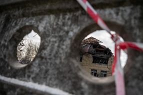 Поврежденное админздание в Киеве