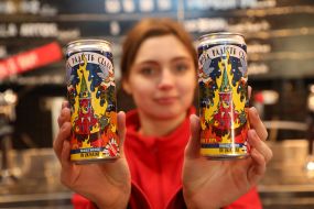 Пляшки пива «Нова радість стала»