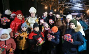 Святой Николай пришел к детям во львовский музей техники "Ретро Гараж"