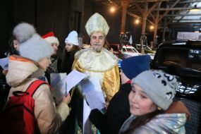 Святой Николай пришел к детям во львовский музей техники "Ретро Гараж"