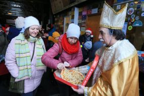 Святой Николай пришел к детям во львовский музей техники "Ретро Гараж"