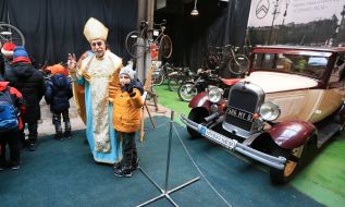 Святой Николай пришел к детям во львовский музей техники "Ретро Гараж"