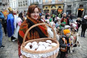 Участники праздничного шествия