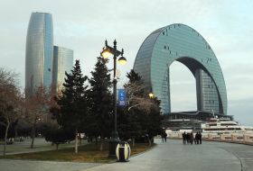 Сучасні будівлі в  Баку