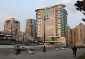 Сучасна забудова ділового центру Баку