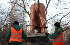Dismantling of the monument to Valery Chkalov