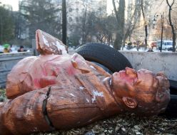 Dismantling of the monument to Valery Chkalov