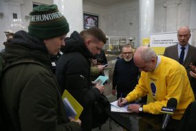 Matti Maasikas at the Ukrposhta branch