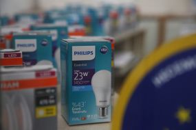 PeEnergy-saving lamps