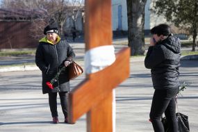 A memorial sign in honor of the fallen soldiers of territorial defense in Lilac Park in Kherson
