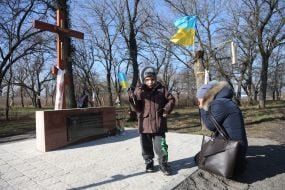 A memorial sign in honor of the fallen soldiers of territorial defense in Lilac Park in Kherson