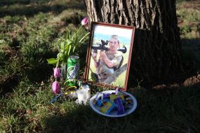 Photo at the site of the death of territorial defense fighters in Lilac Park in Kherson