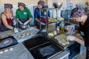 Competition of volunteer teams in sculpting dumplings for wounded defenders of Ukraine
