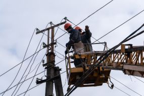 Employees of "Kharkovoblenergo" restore power supply in the village of Tsirkuny, Kharkiv region