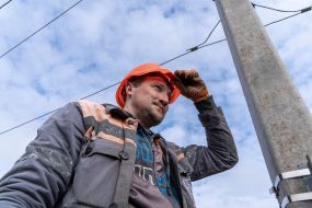 Employees of "Kharkovoblenergo" restore power supply in the village of Tsirkuny, Kharkiv region