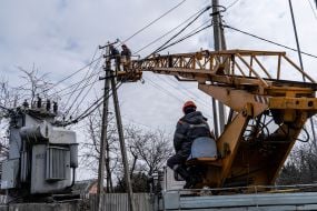 Employees of "Kharkovoblenergo" restore power supply in the village of Tsirkuny, Kharkiv region