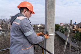 Employees of "Kharkovoblenergo" restore power supply in the village of Tsirkuny, Kharkiv region
