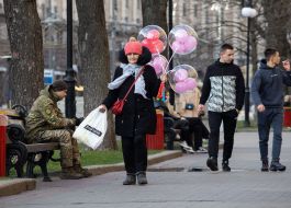 Женщина с воздушными шариками