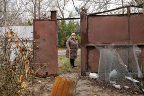 Местная жительница в селе Русские Тишки