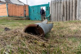 Fragment of a projectile near a residential building in the village of Russian Tishki, Kharkov region