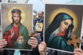 Believers of the Ukrainian Orthodox Church of the Moscow Patriarchy on the territory of the Kyiv-Pechersk Lavra