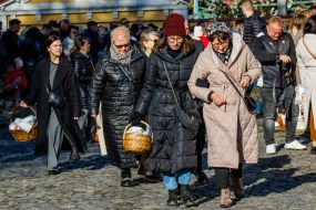 Greek Catholics carry consecrated Easter baskets