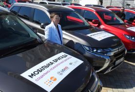 Handing over cars to help victims of violence