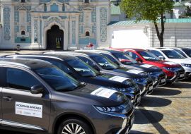 Handing over cars to help victims of violence