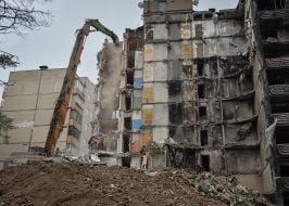 Dismantling of two high-rise buildings in Irpіn