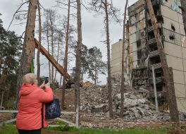Dismantling of two high-rise buildings in Irpіn
