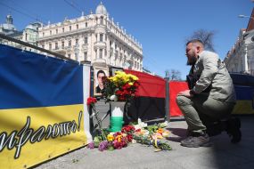 Flowers at the corner of Deribasovskaya and Preobrazhenskaya, where the first pro-Ukrainian activists died on May 2, 2014