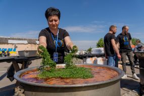 Volunteers cook borsch