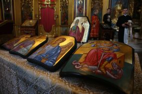 Icons written on armor plates from bulletproof vests