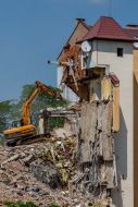 Dismantling of a multi-storey building in one of the districts of Uzhhorod